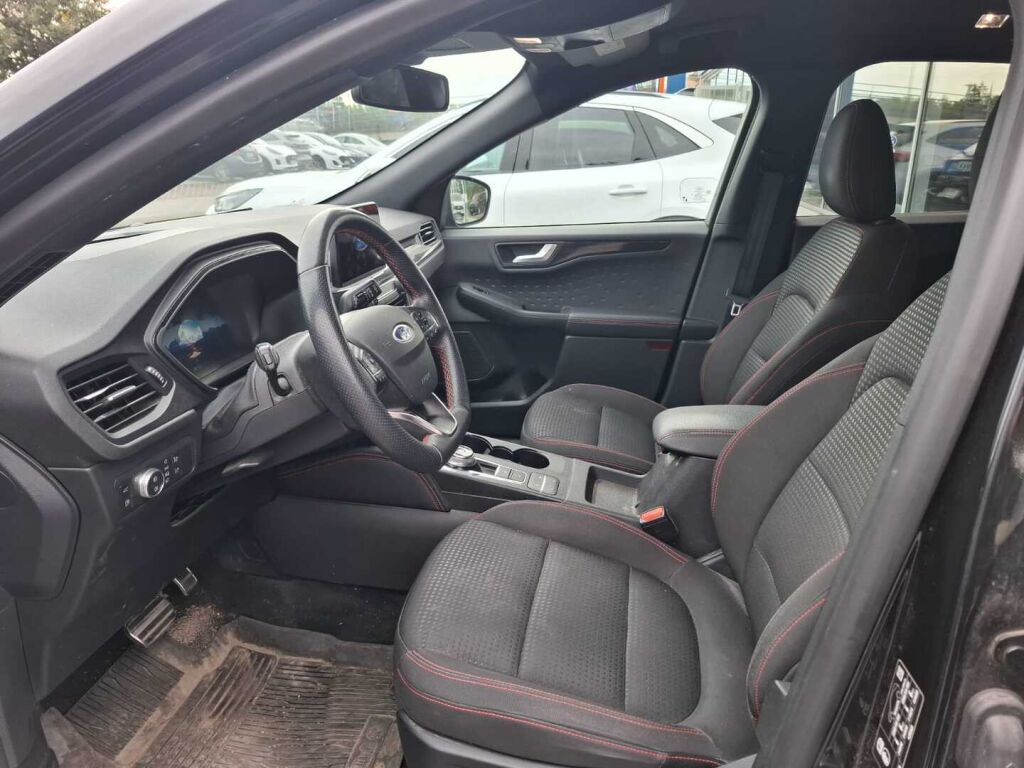 Ford Kuga 2020 Musta
