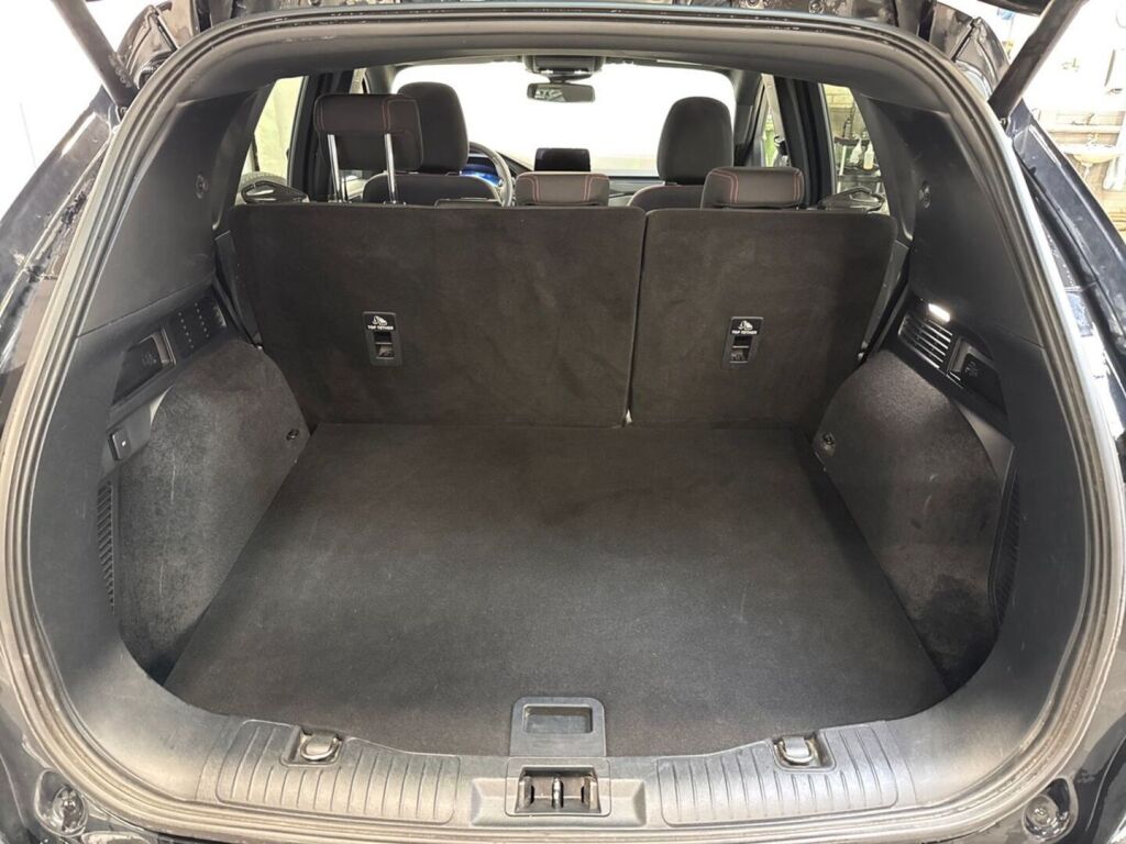Ford Kuga 2020 Musta