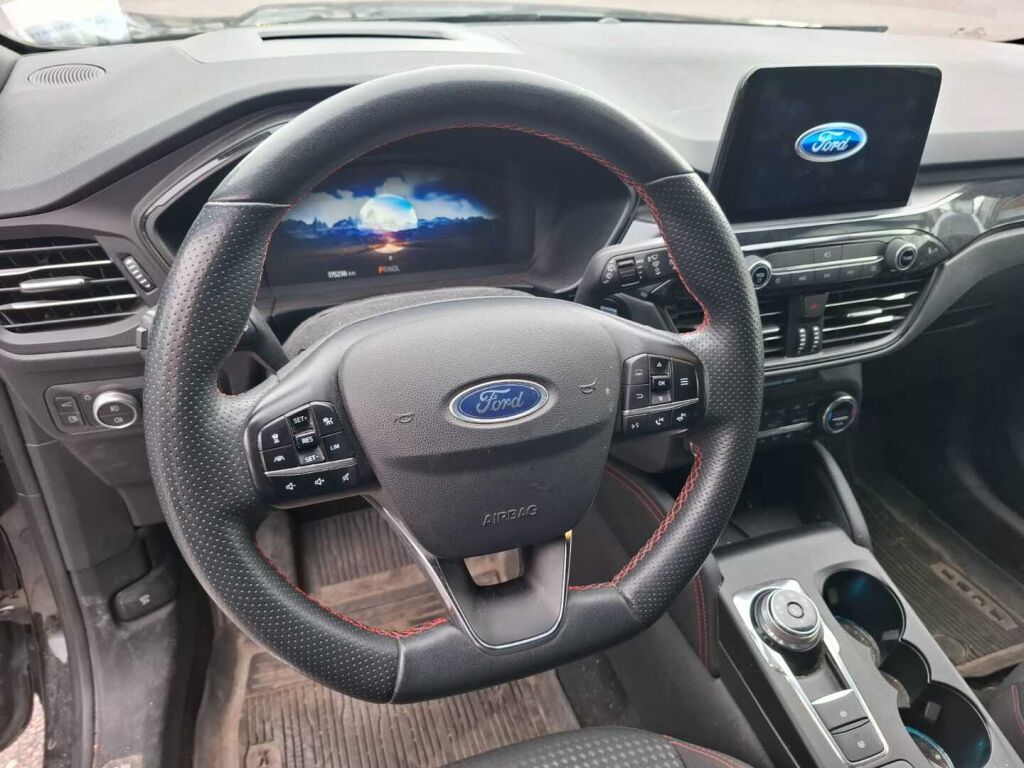 Ford Kuga 2020 Musta