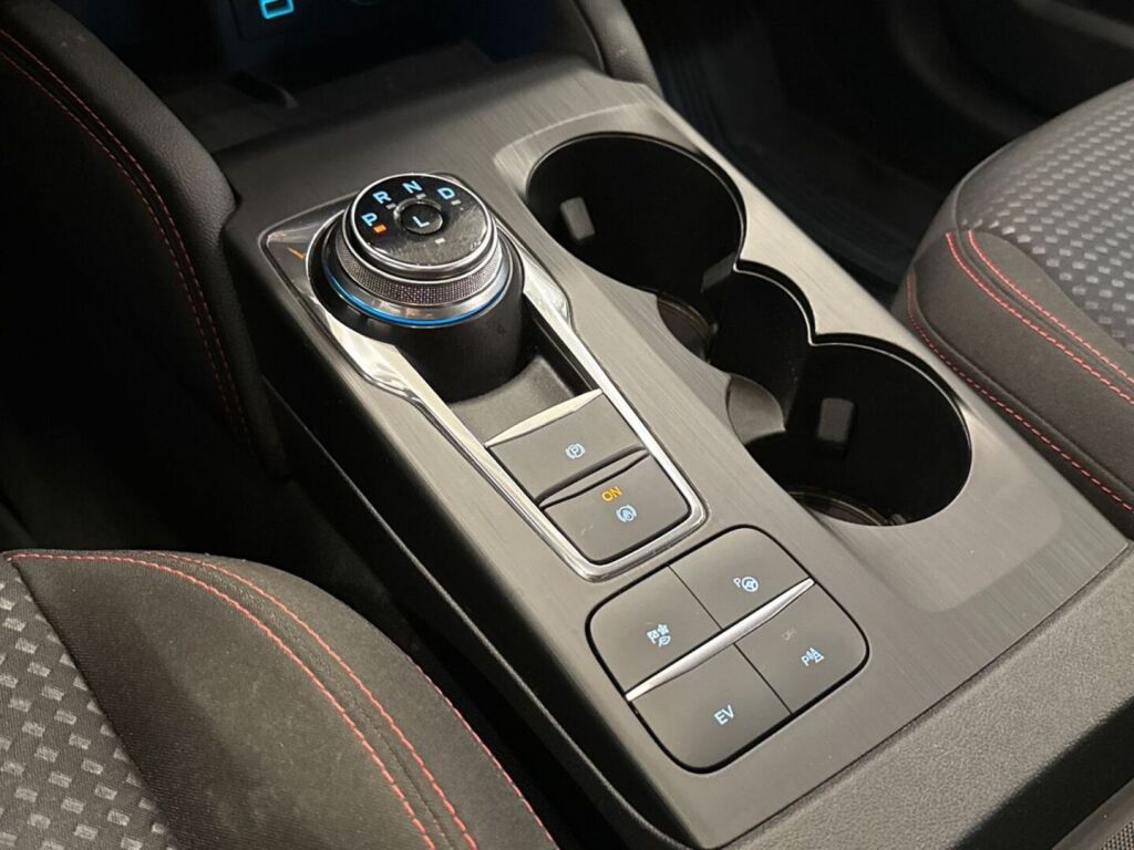 Ford Kuga 2020 Musta