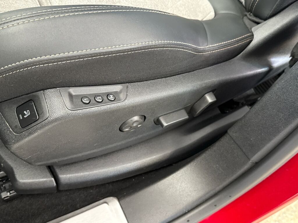 Peugeot 3008 2020 Punainen