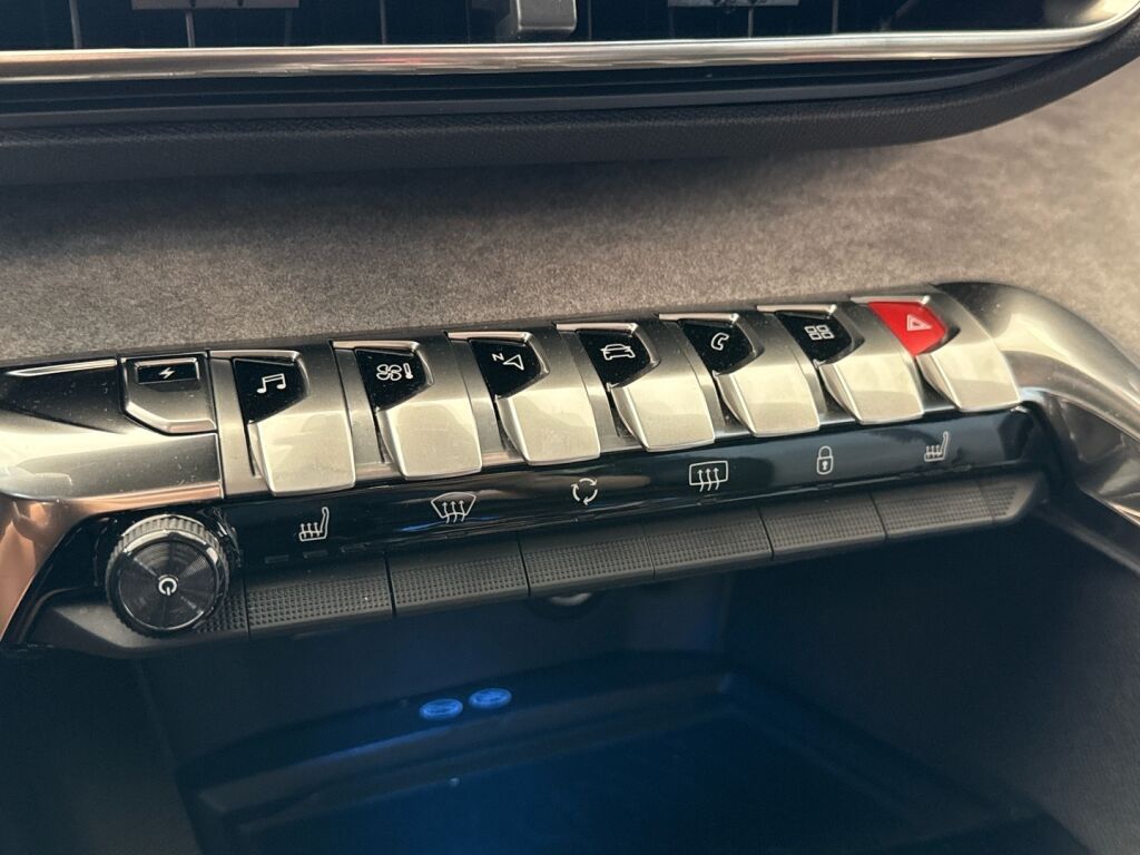 Peugeot 3008 2020 Punainen