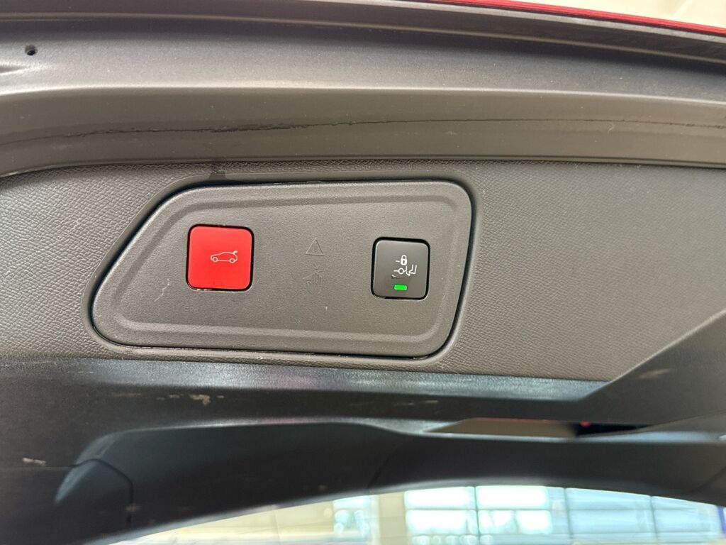 Peugeot 3008 2020 Punainen