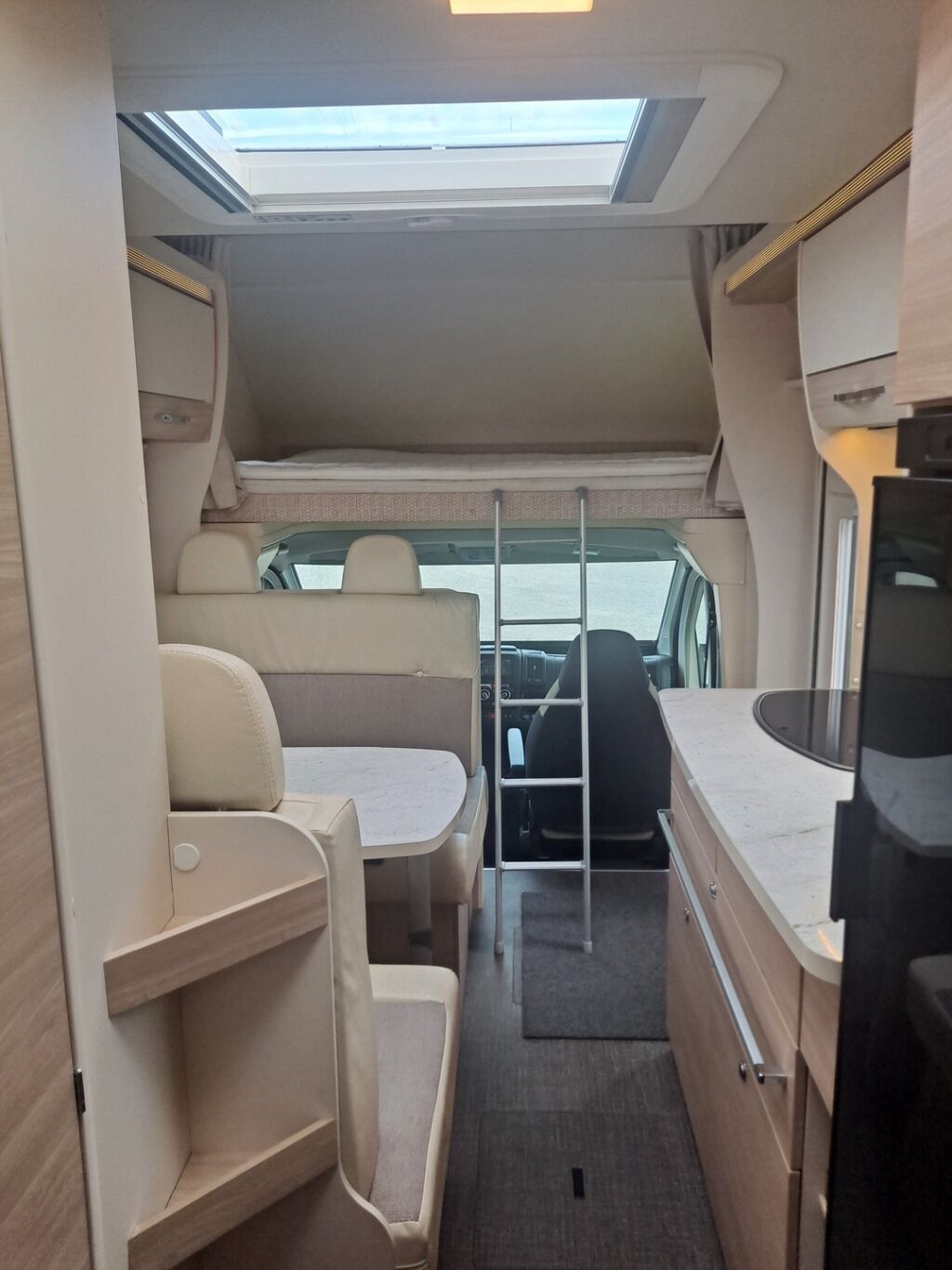 Eura mobil ACTIVA ONE 690 HB 2021 Valkoinen