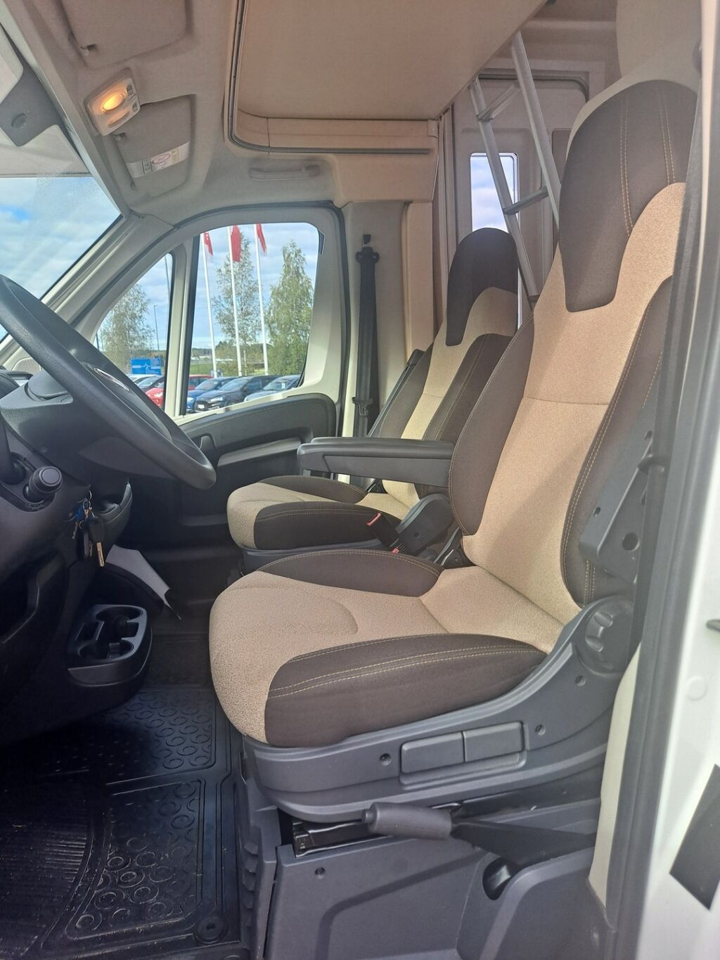 Eura mobil ACTIVA ONE 690 HB 2021 Valkoinen