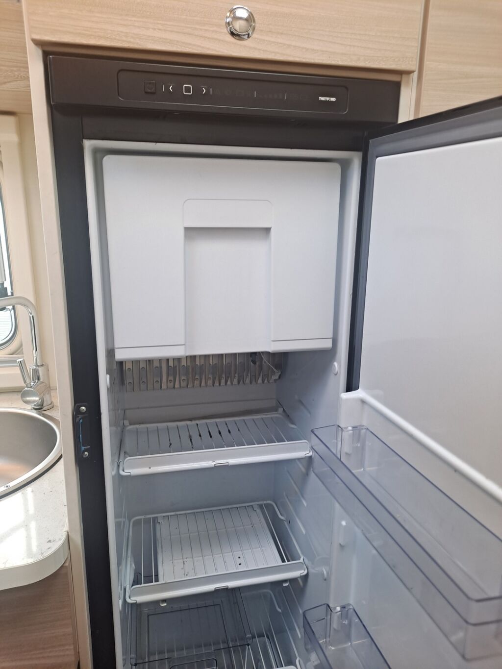 Eura mobil ACTIVA ONE 690 HB 2021 Valkoinen