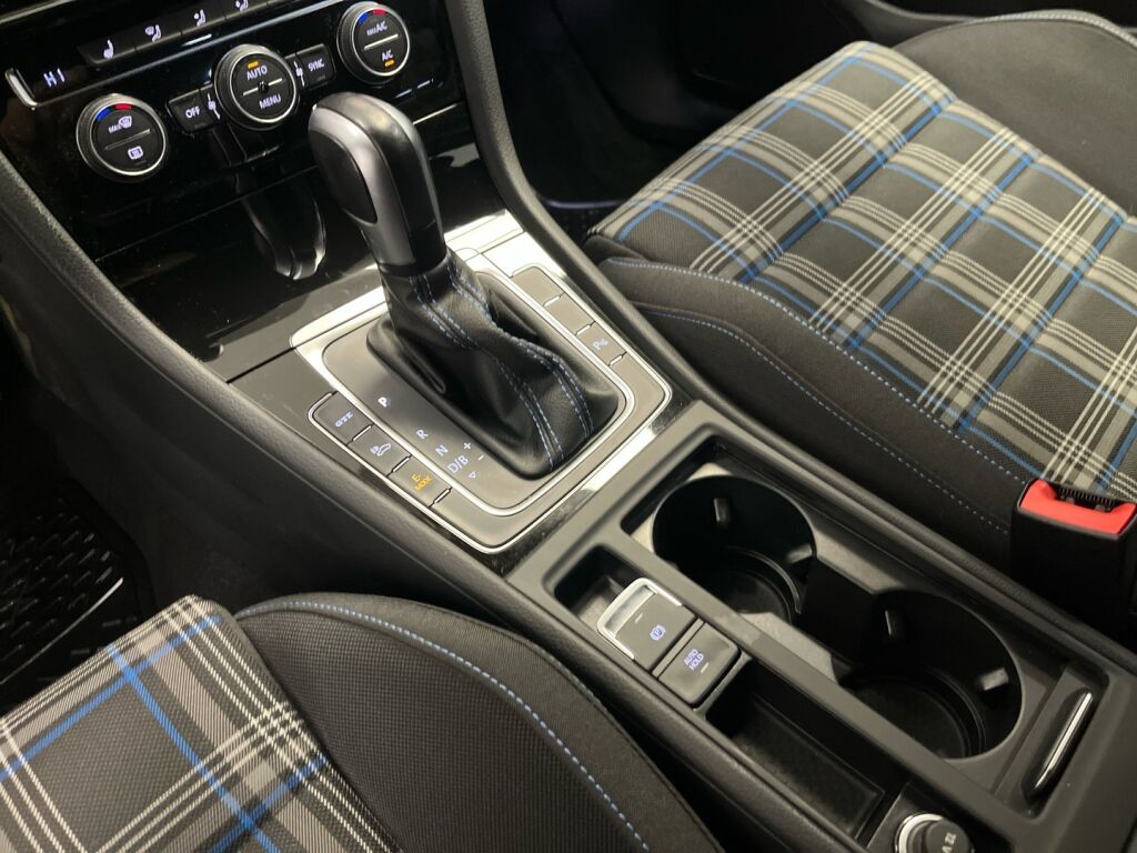 Volkswagen Golf 2020 Valkoinen