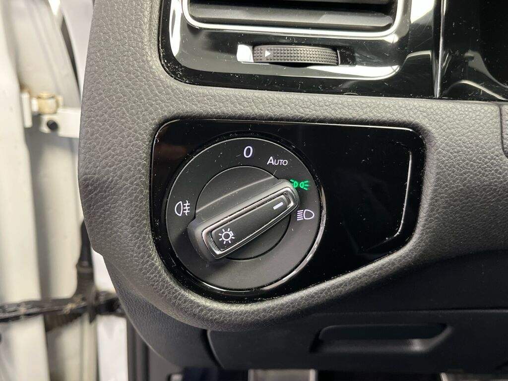 Volkswagen Golf 2020 Valkoinen