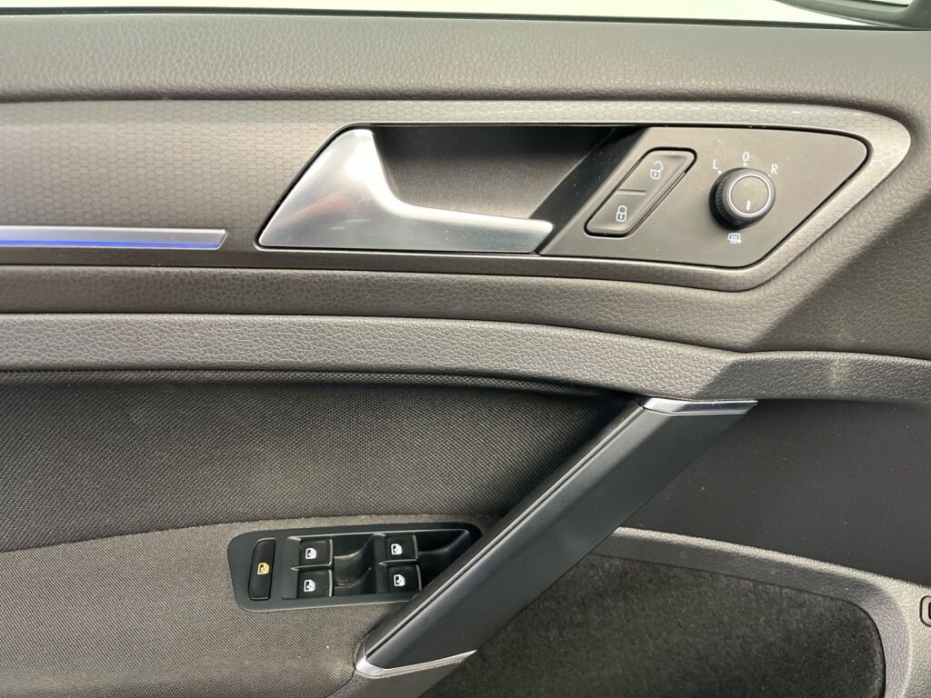 Volkswagen Golf 2020 Valkoinen