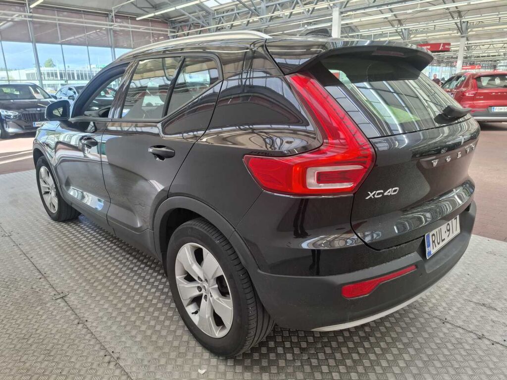 Volvo XC40 2021 Musta