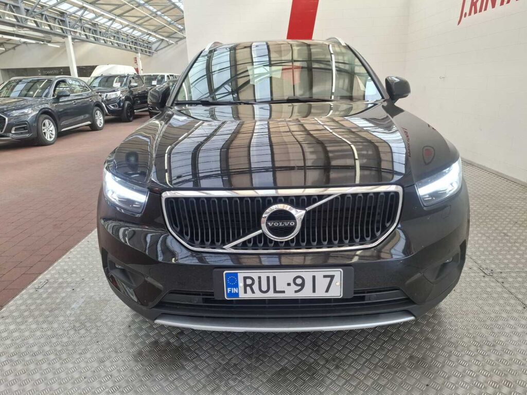 Volvo XC40 2021 Musta