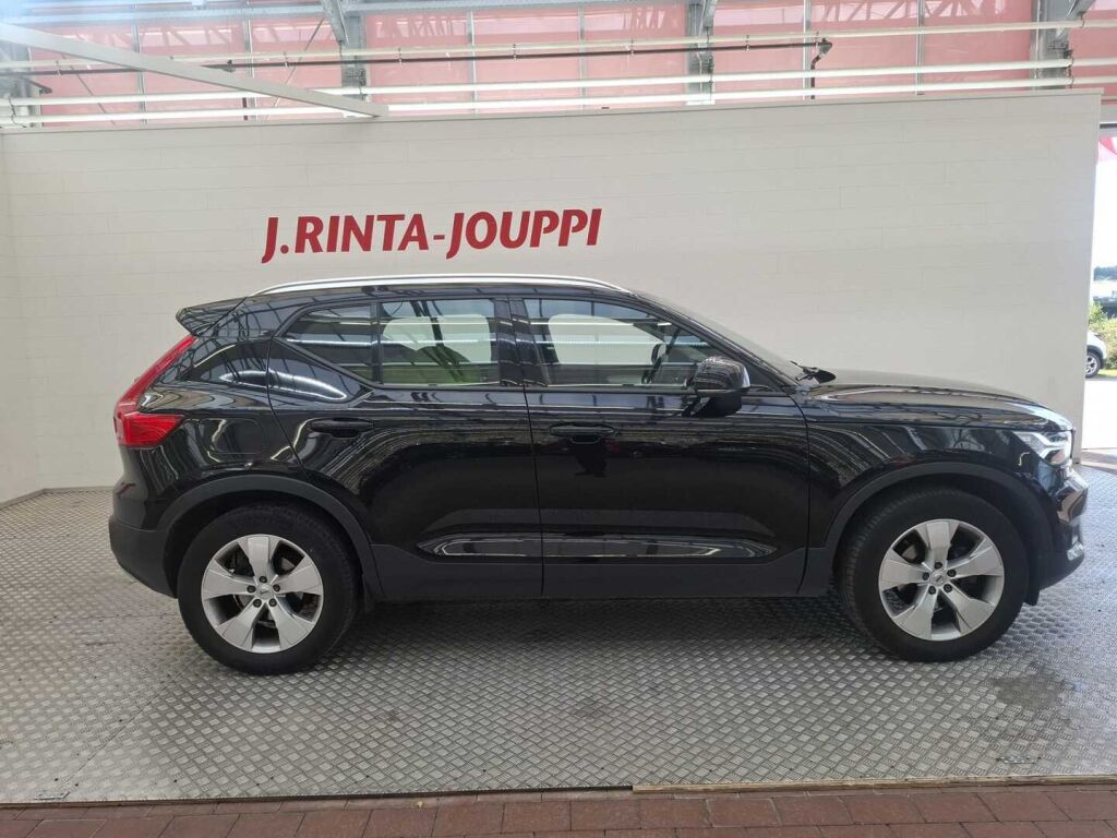 Volvo XC40 2021 Musta