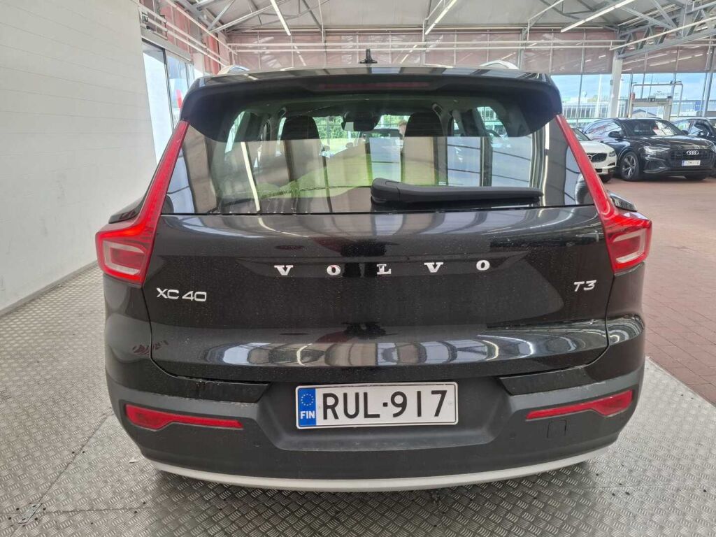 Volvo XC40 2021 Musta