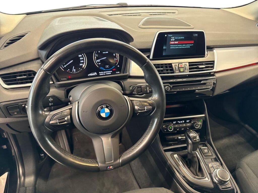 BMW 225 2019 Musta