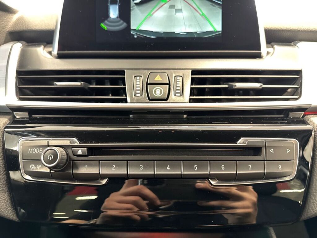 BMW 225 2019 Musta