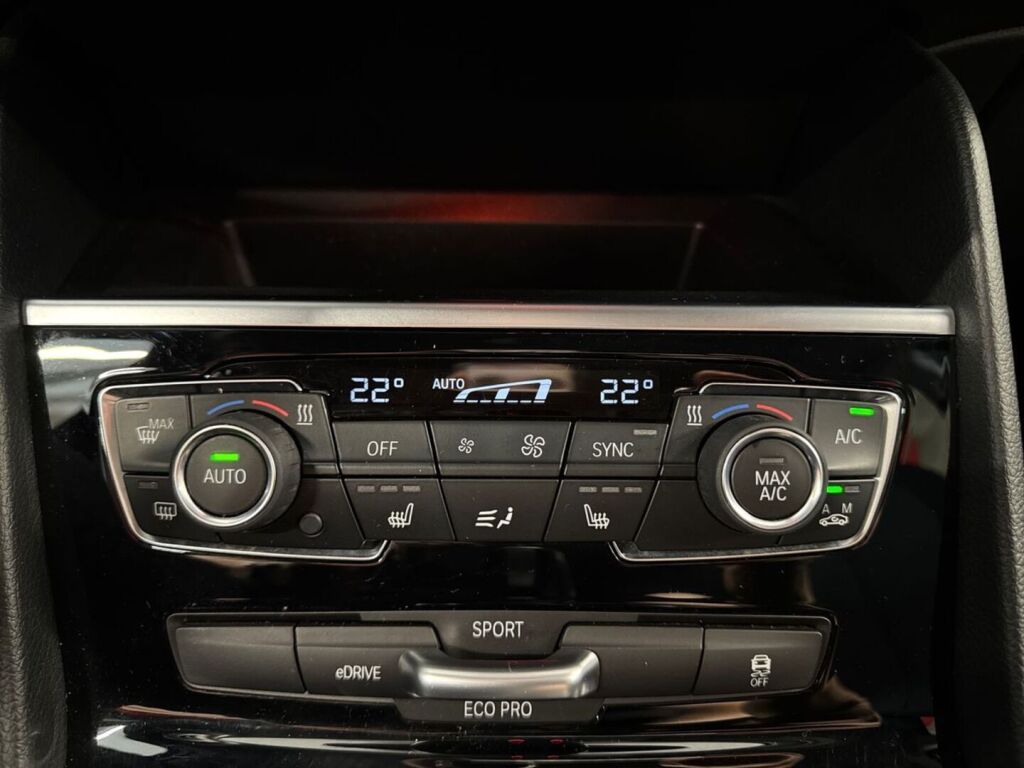 BMW 225 2019 Musta