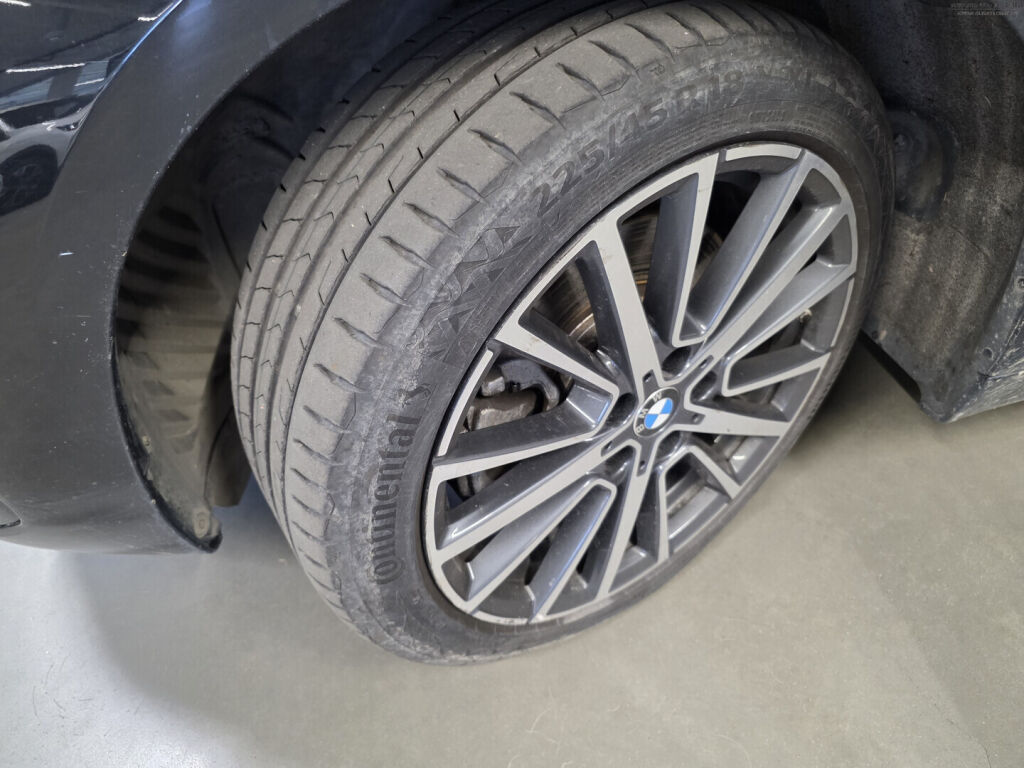 BMW 225 2019 Musta