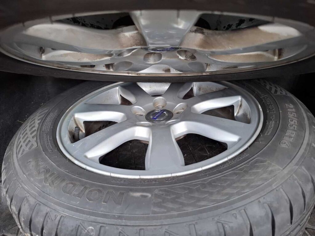 Volvo V60 2011 Musta