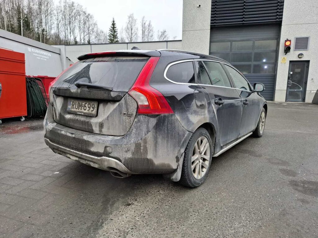 Volvo V60 2011 Musta