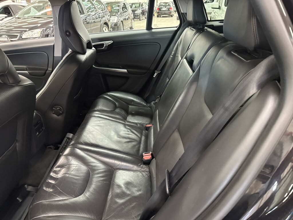Volvo V60 2011 Musta
