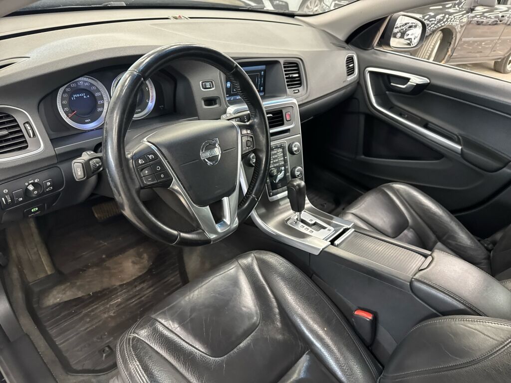 Volvo V60 2011 Musta