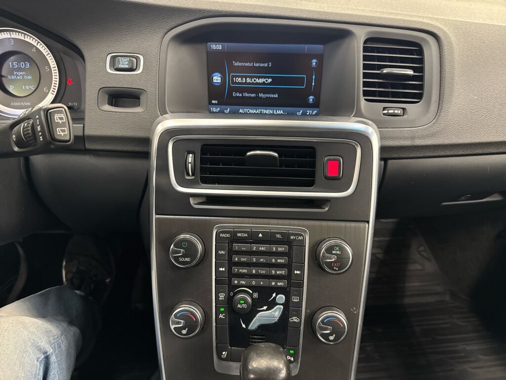 Volvo V60 2011 Musta