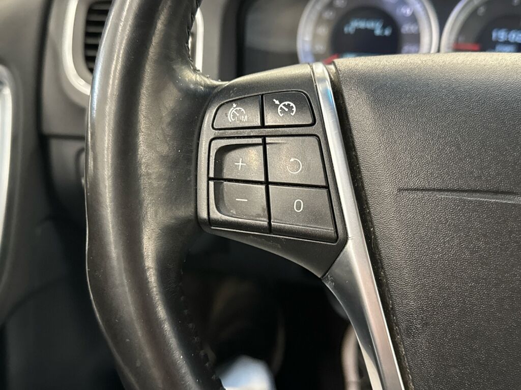 Volvo V60 2011 Musta