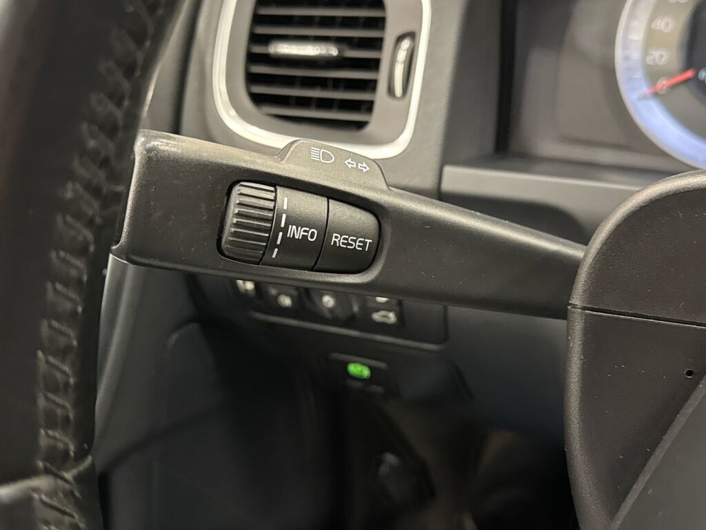 Volvo V60 2011 Musta