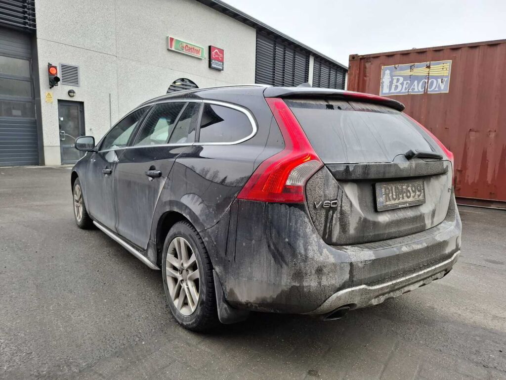 Volvo V60 2011 Musta