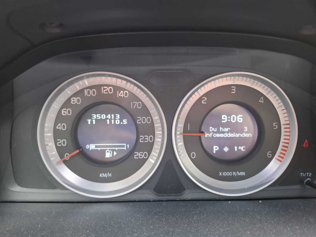 Volvo V60 2011 Musta