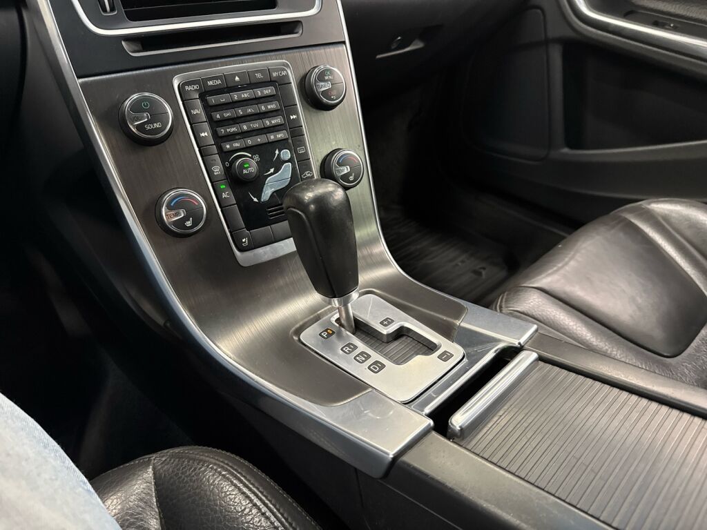 Volvo V60 2011 Musta