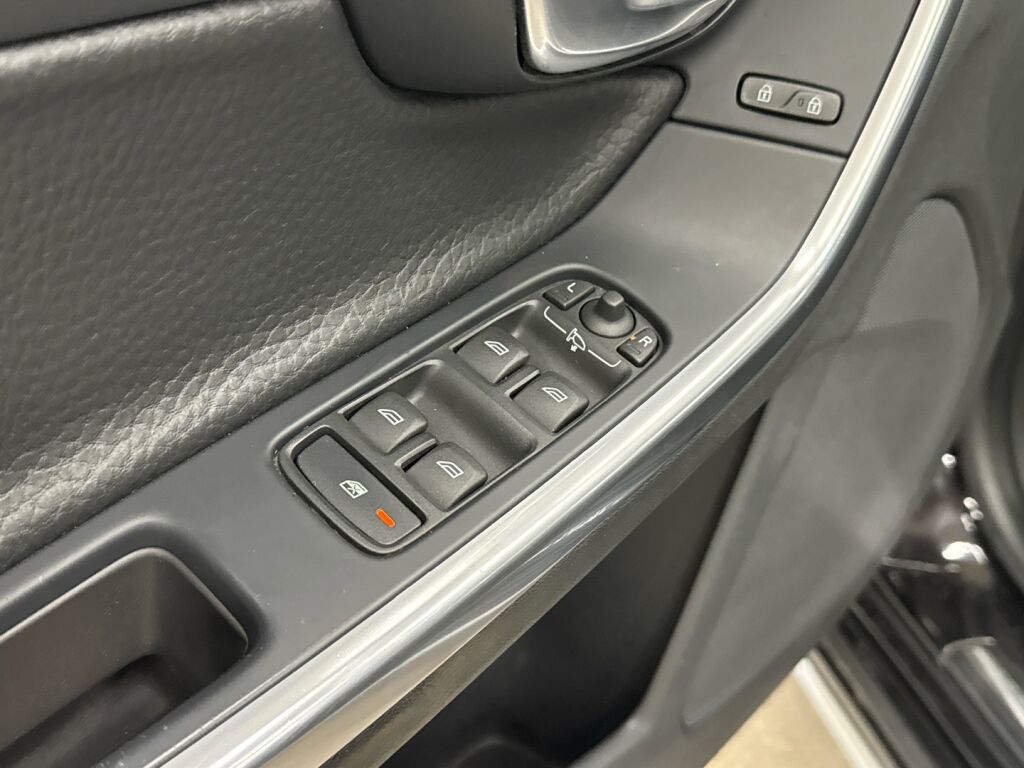 Volvo V60 2011 Musta