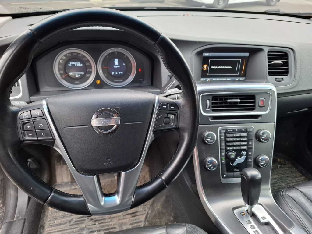 Volvo V60 2011 Musta