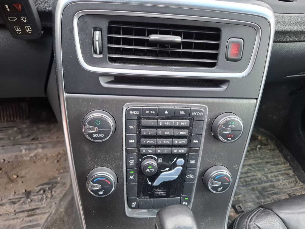 Volvo V60 2011 Musta