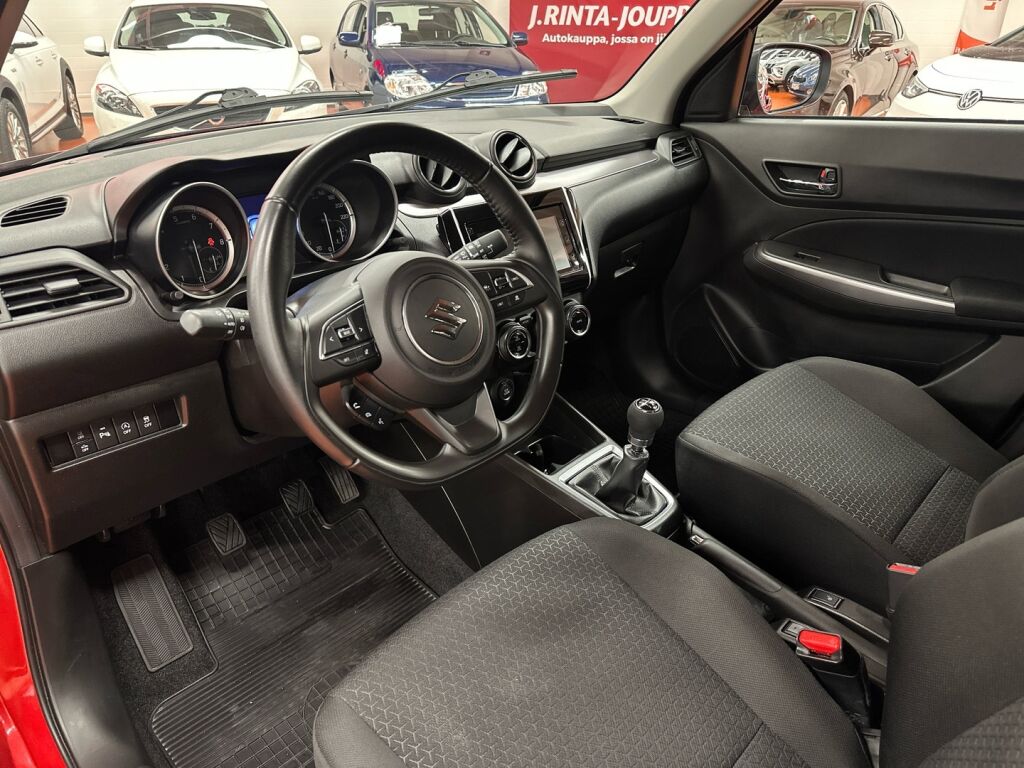 Suzuki Swift 2022 Musta