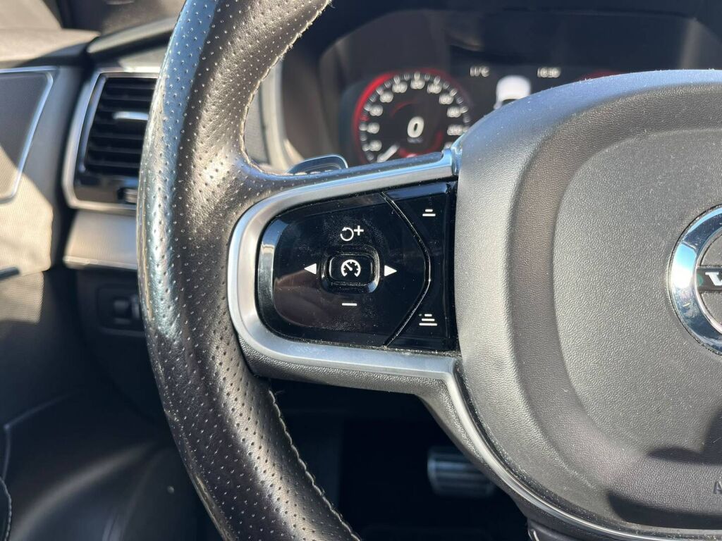 Volvo XC90 2017 Musta