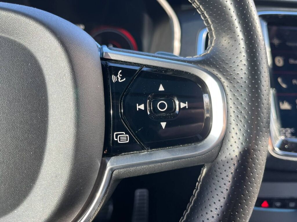 Volvo XC90 2017 Musta