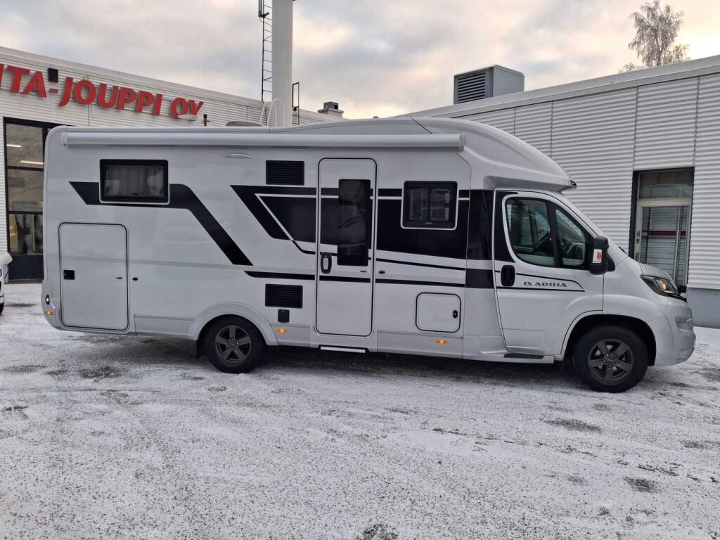 Adria Coral Supreme 670 DL 2021 Harmaa