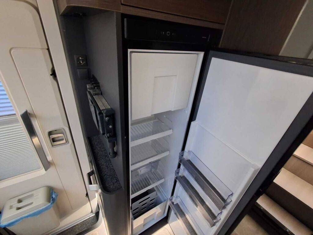 Adria Coral Supreme 670 DL 2021 Harmaa