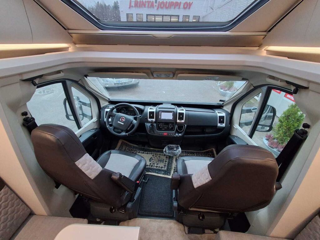 Adria Coral Supreme 670 DL 2021 Harmaa