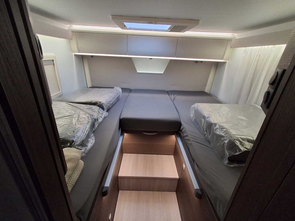 Adria Coral Supreme 670 DL 2021 Harmaa