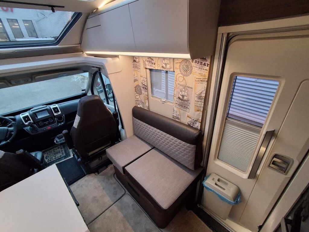 Adria Coral Supreme 670 DL 2021 Harmaa