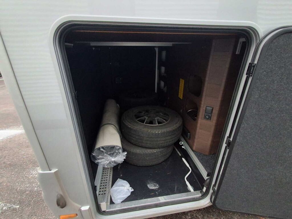 Adria Coral Supreme 670 DL 2021 Harmaa