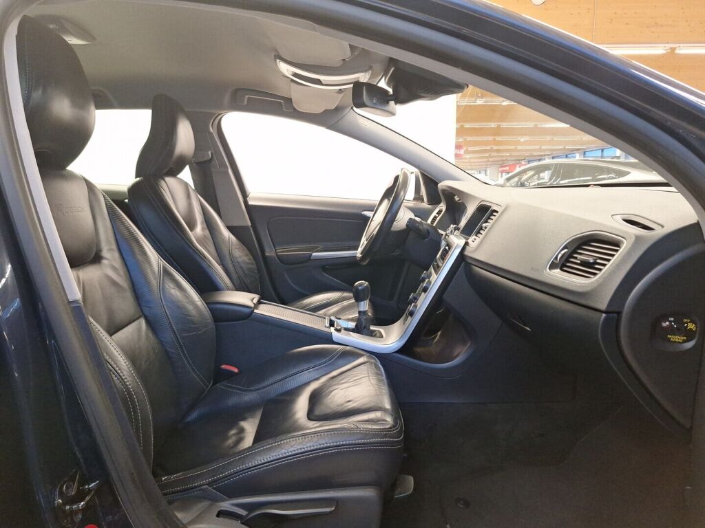 Volvo V60 2012 Sininen