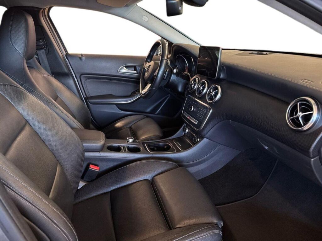 Mercedes-Benz A 2017 Harmaa