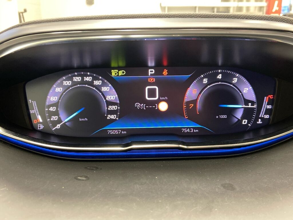 Peugeot 3008 2021 Punainen