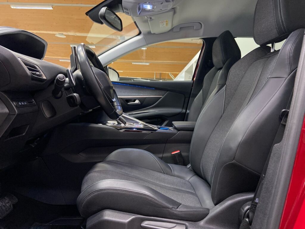 Peugeot 3008 2021 Punainen