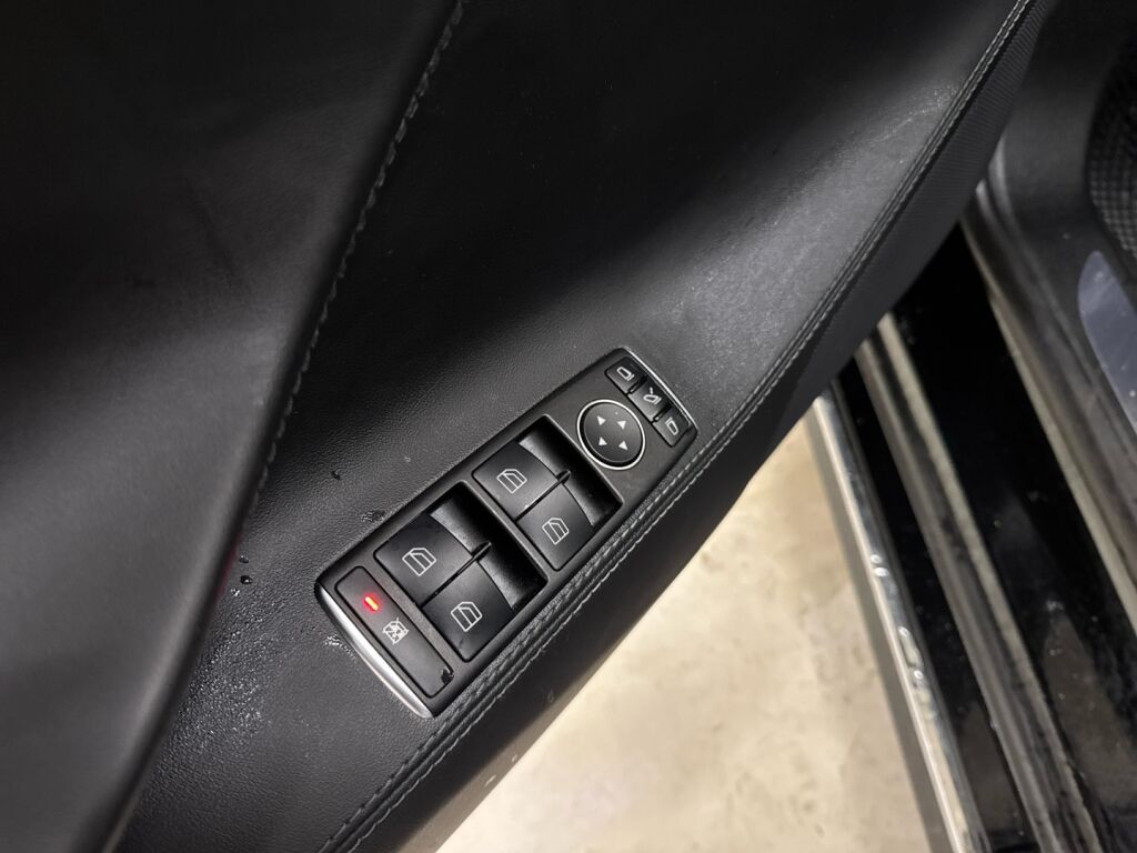 Tesla Model S 2015 Musta