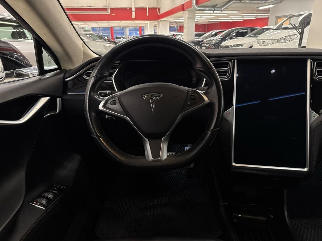 Tesla Model S 2015 Musta