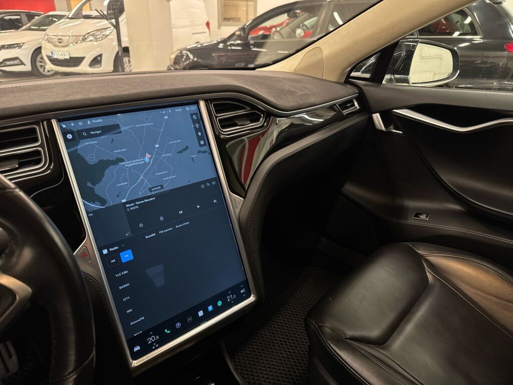 Tesla Model S 2015 Musta